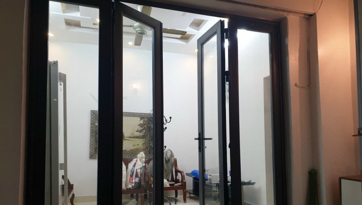 Cho thuê nhà ngõ 12 Đào Tấn, Ba Đình, 30m2 x 4 tầng, tổng 3 phòng ngủ 3 vệ sinh, 11 Triệu